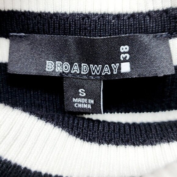 Broadway shirt Black & White Striped Off-Shoulder Ribbed Size S - Picture 4 of 9